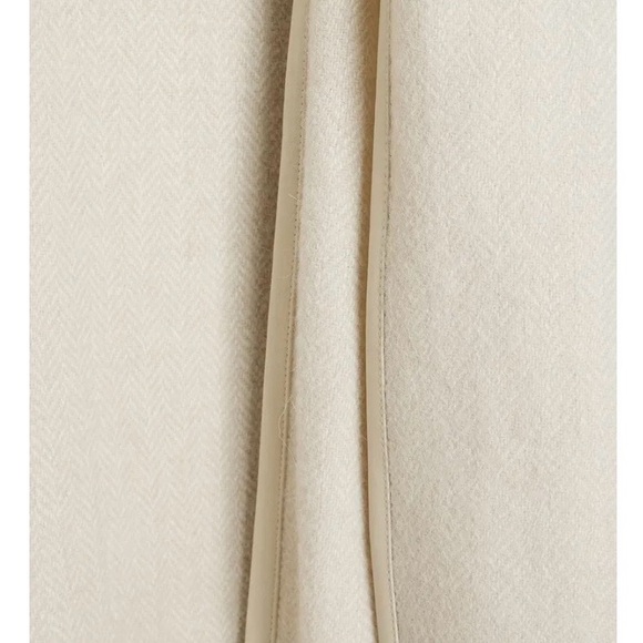 Nili Lotan Cape Elegant Cool - wool, alpaca, lambskin trim, cowhide buttons - Picture 4 of 13